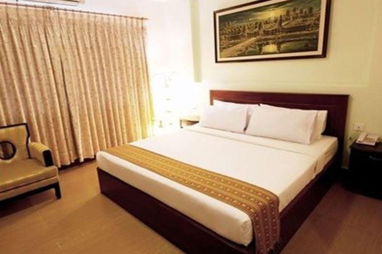 Hotel Luxury World Phnom Penh Exteriör bild