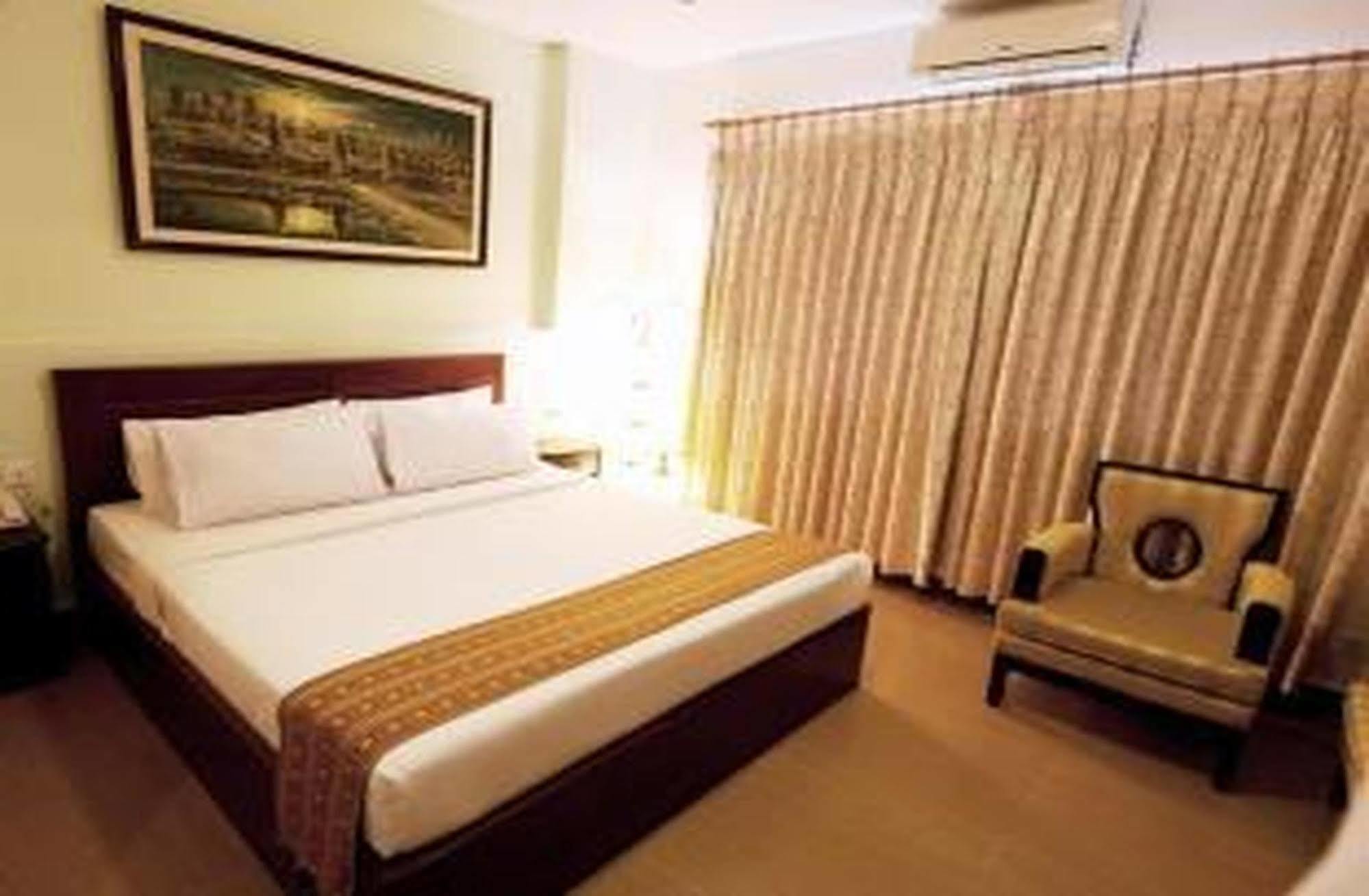Hotel Luxury World Phnom Penh Exteriör bild