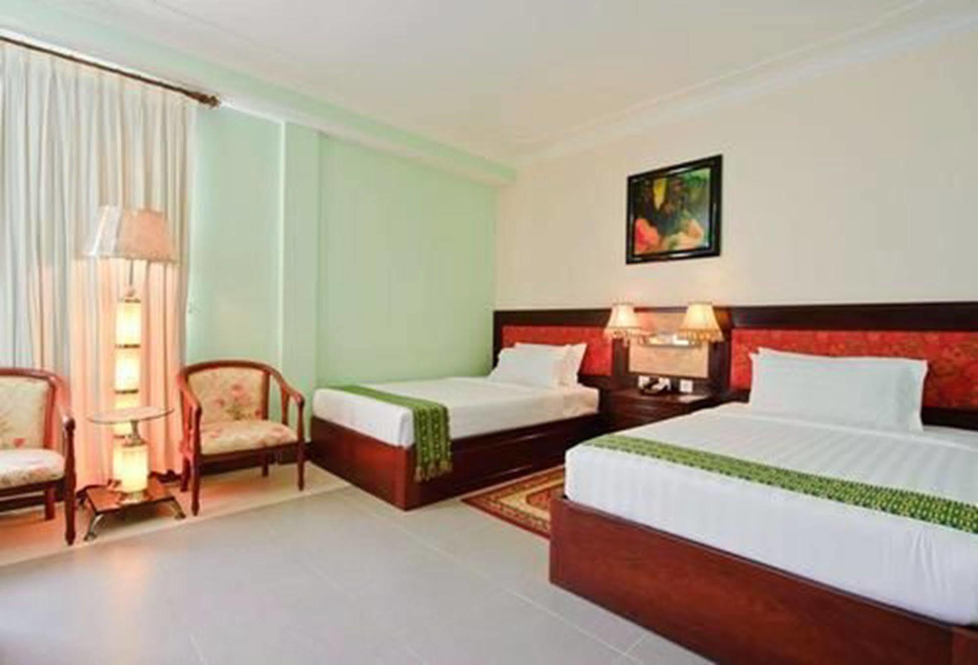 Hotel Luxury World Phnom Penh Exteriör bild