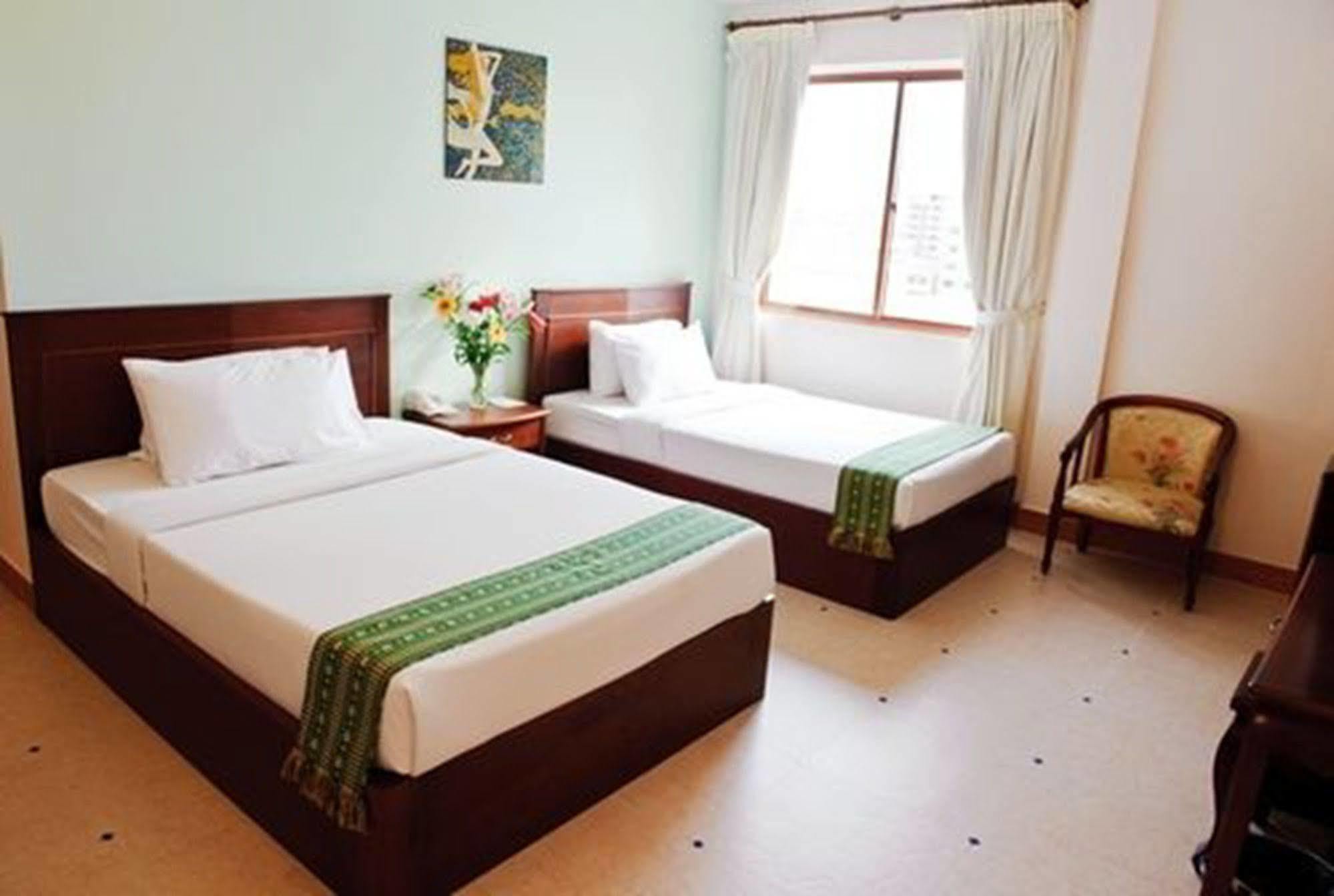 Hotel Luxury World Phnom Penh Exteriör bild